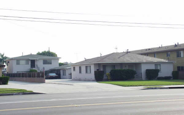 11706 Bellflower in Downey, CA - Foto de edificio