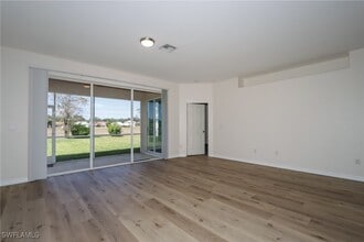 11204 Lakeland Cir in Ft. Myers, FL - Building Photo - Building Photo
