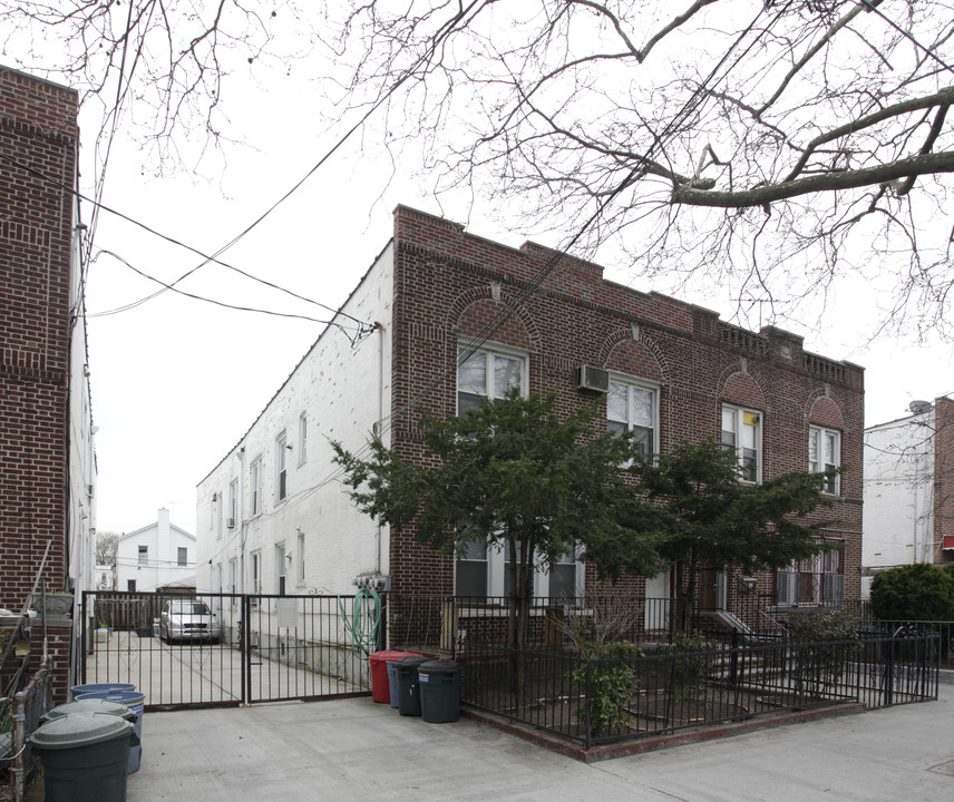 2357 E 22nd St in Brooklyn, NY - Foto de edificio