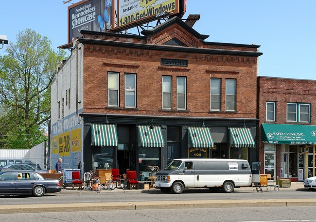 935 W University Ave