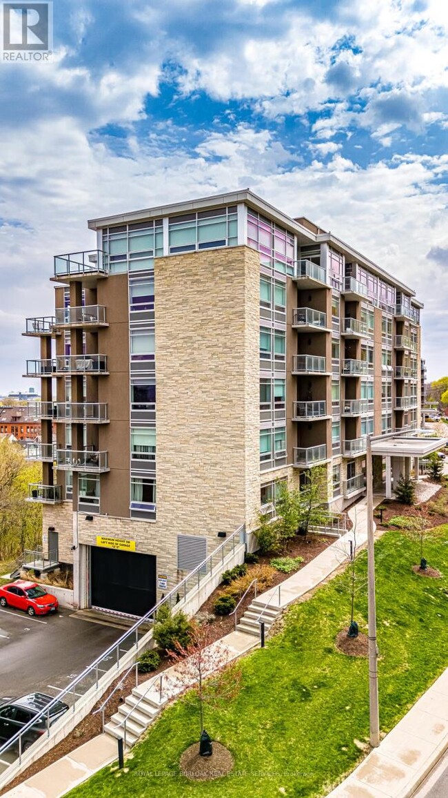 455-455 Charlton Ave E in Hamilton, ON - Building Photo - Building Photo
