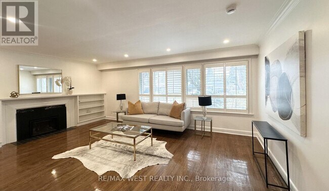 416 The Kingsway in Toronto, ON - Building Photo - Building Photo