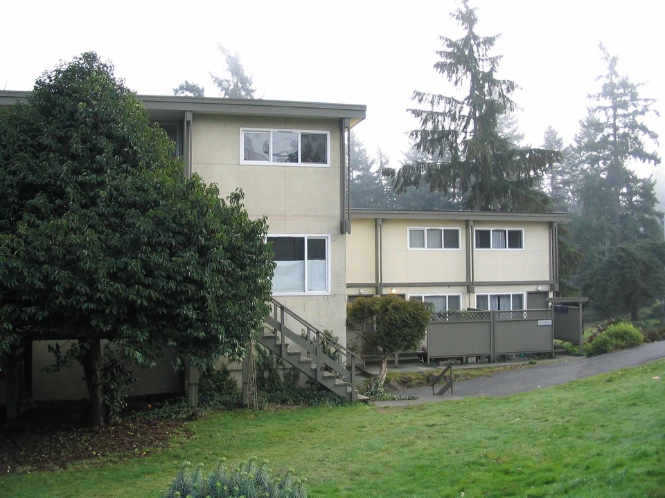 View Ridge Townhomes in Burien, WA - Building Photo