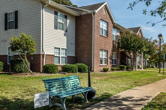 May Rose Place in Savannah, TN - Foto de edificio - Building Photo