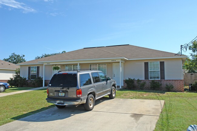 3355 Green Briar Cir in Gulf Breeze, FL - Foto de edificio - Building Photo
