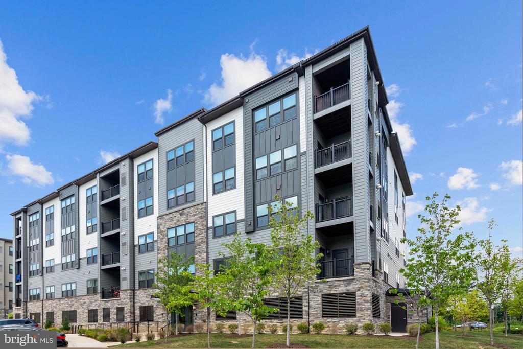 12850 Mosaic Pk Wy in Herndon, VA - Building Photo