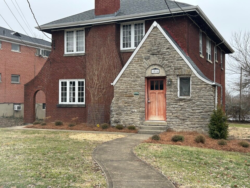 1016 Springfield Pike, Unit Apt. # 1 in Wyoming, OH - Foto de edificio
