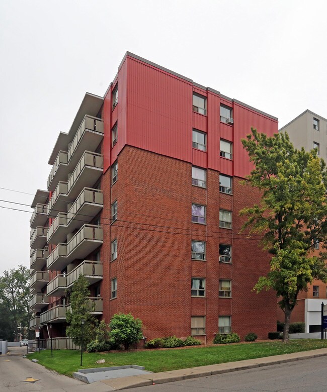 Wentworth Apartments in Hamilton, ON - Building Photo - Building Photo