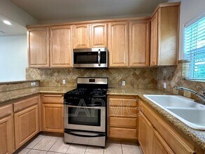 12217 Moorpark St in Los Angeles, CA - Building Photo - Building Photo