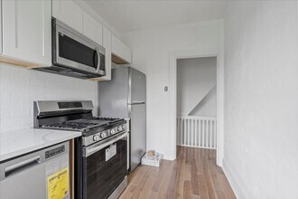 5556-5558 Pocusset St in Pittsburgh, PA - Foto de edificio - Building Photo