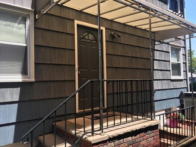 482 O'Gorman Ave in Staten Island, NY - Foto de edificio - Building Photo