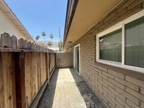 51049 Eisenhower Dr, Unit 6 in La Quinta, CA - Building Photo - Building Photo