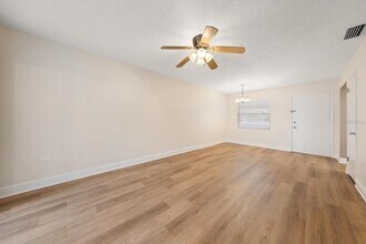 1975 W Bay Dr in Largo, FL - Building Photo - Building Photo