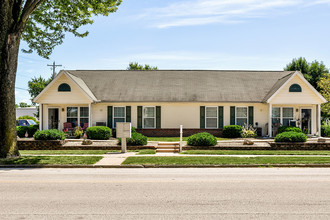 Essex Place in Upper Sandusky, OH - Foto de edificio - Building Photo