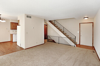 2013 S White Oak Dr in Wichita, KS - Building Photo - Interior Photo