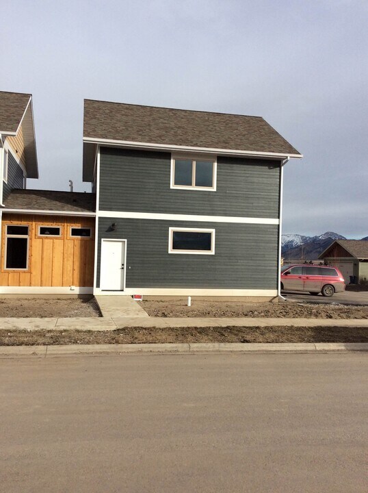 3308 Sora Way in Bozeman, MT - Building Photo