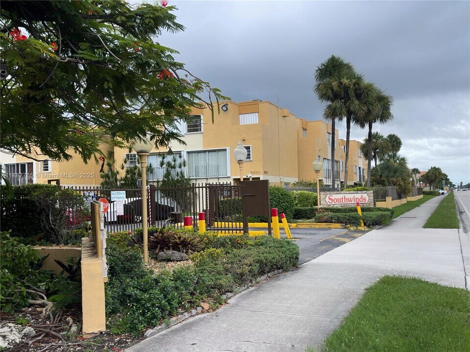 9301 SW 4th St in Miami, FL - Building Photo