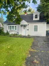 119 Traister Dr in Liverpool, NY - Foto de edificio - Building Photo