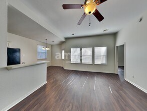 1119 Chase Park Dr in Bacliff, TX - Foto de edificio - Building Photo