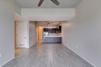 353 E Bonneville Ave in Las Vegas, NV - Foto de edificio - Building Photo