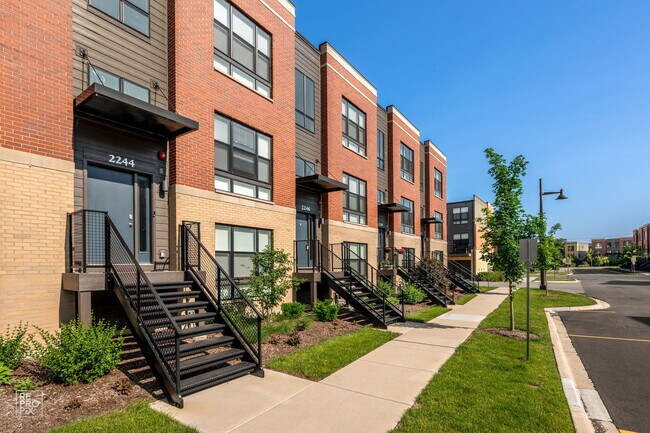 2246 Venture Dr in Schaumburg, IL - Building Photo - Building Photo