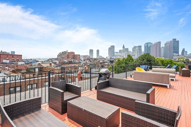 440 Commercial St in Boston, MA - Building Photo - Building Photo