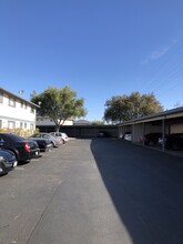 344 // Holly Oaks Apartments in San Jose, CA - Foto de edificio - Building Photo