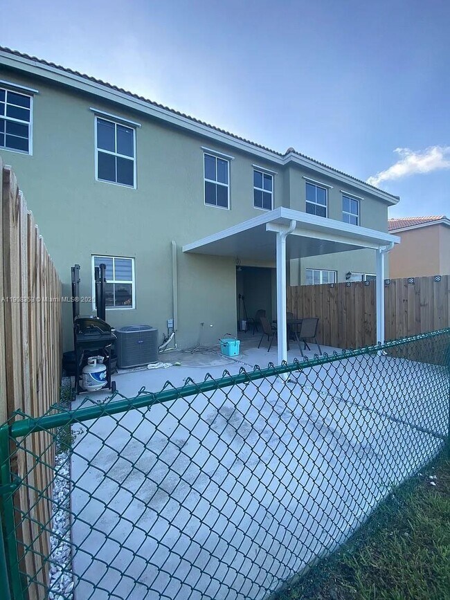 1442 SE 23rd Terrace in Homestead, FL - Building Photo - Building Photo
