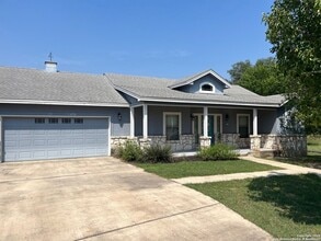 1835 White Tail Ln in Bandera, TX - Building Photo - Building Photo