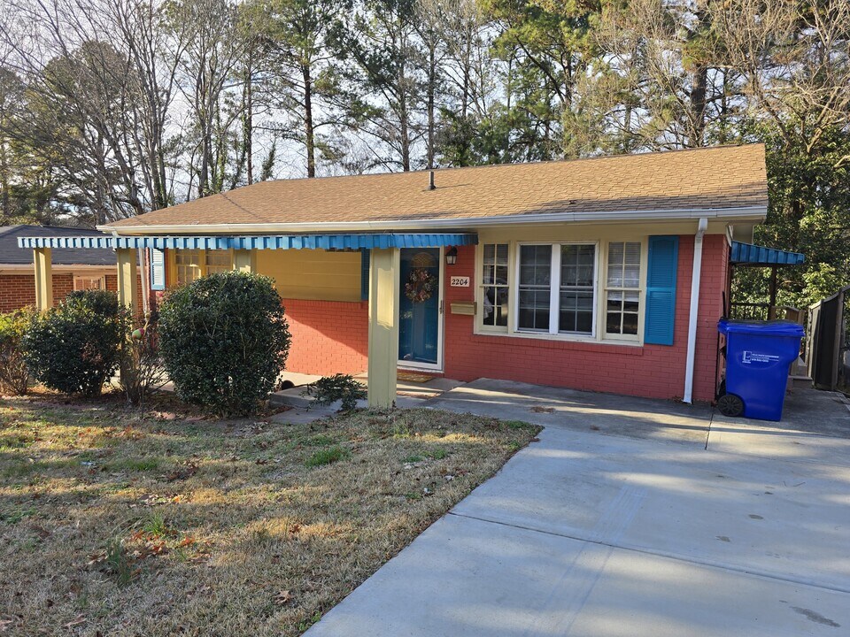 2204 Dallas St in Durham, NC - Building Photo