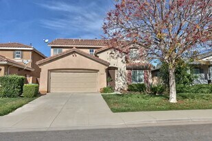 36329 Capri Dr in Winchester, CA - Building Photo