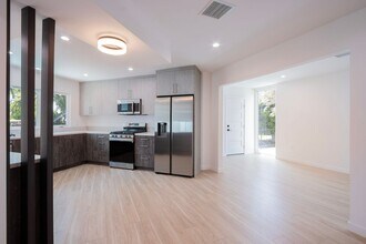 Modern Luxury Living in the Heart of Spaul... in Los Angeles, CA - Foto de edificio - Building Photo