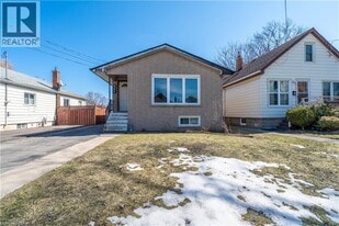 564 Waterloo St in Hamilton, ON - Building Photo