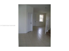 11419 NW 76th Terrace in Medley, FL - Building Photo - Building Photo