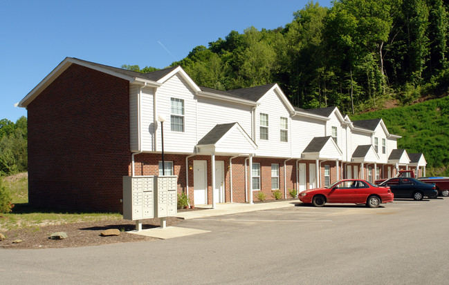 Elk Crossing Apartments in Elkview, WV - Building Photo - Building Photo