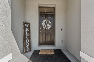 33105 Major Oak Dr in Wesley Chapel, FL - Foto de edificio - Building Photo