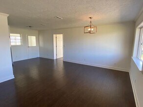 2338 E 17th St in Panama City, FL - Building Photo - Building Photo