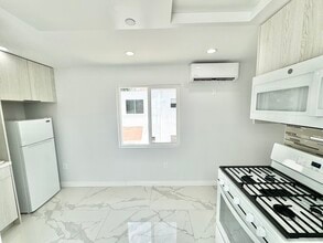 519 3/4-518 Mariposa Ave in Los Angeles, CA - Building Photo - Building Photo