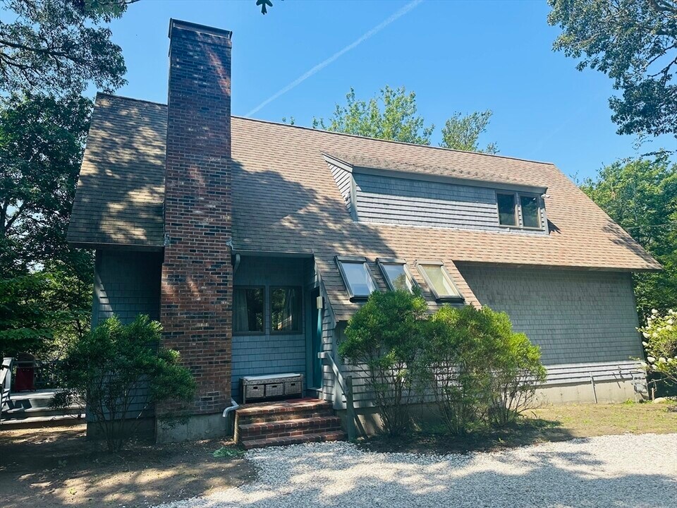 6 Ruth Ln in Harwich, MA - Building Photo