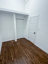 8714 S Commercial Ave in Chicago, IL - Foto de edificio - Building Photo