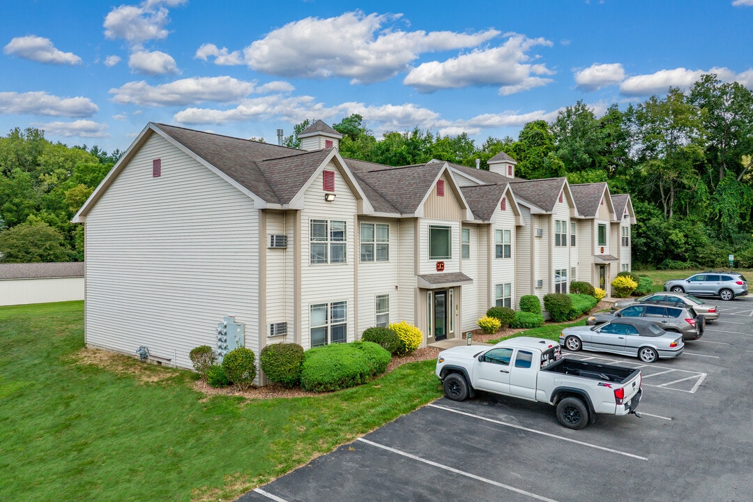 Willow Wood Apartment Homes in La Fayette, NY - Foto de edificio