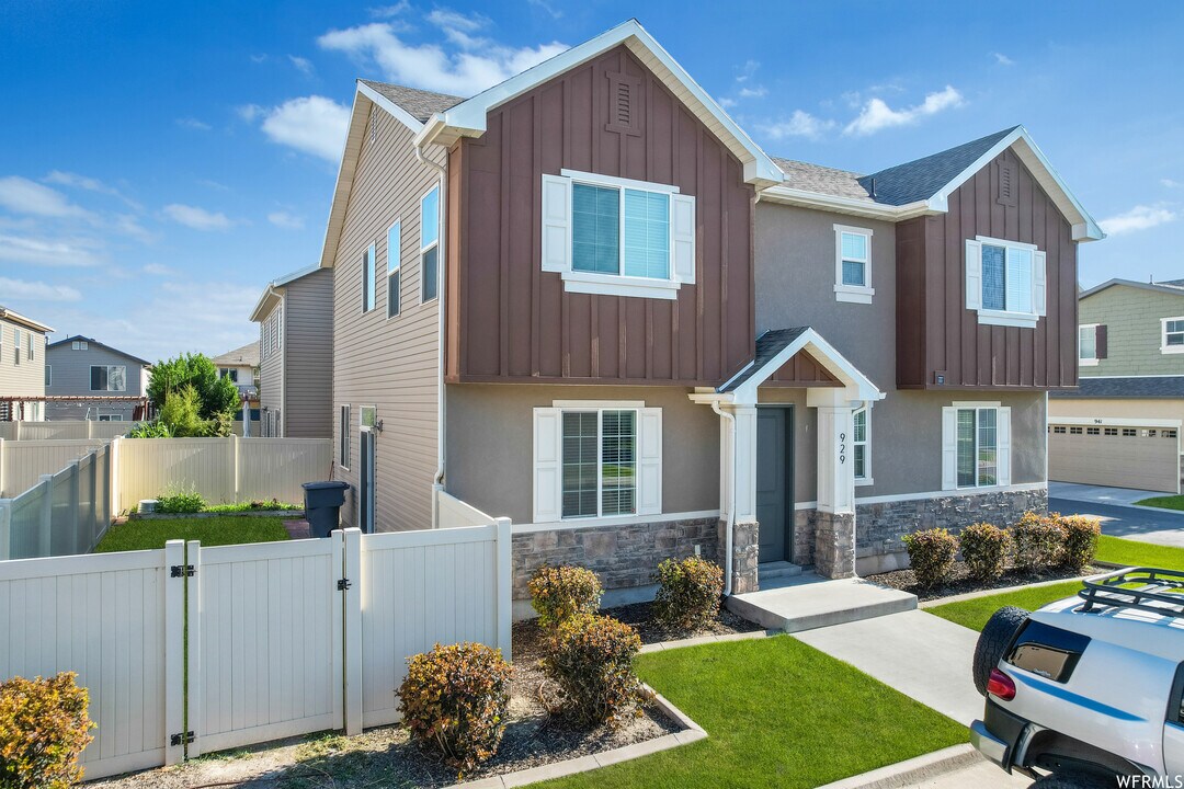 929 W Stonehaven Dr in North Salt Lake, UT - Building Photo