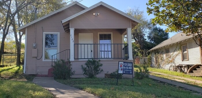 2122 Rockefeller Blvd in Dallas, TX - Building Photo