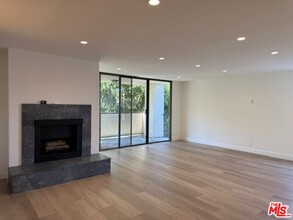 150 N Almont Dr in Beverly Hills, CA - Foto de edificio - Building Photo