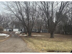 8102 Oakwood Ave NE in Otsego, MN - Building Photo