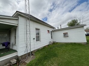 403 S Victor St in Christopher, IL - Building Photo - Building Photo