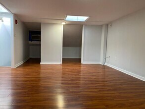 1221 S 52nd St in Philadelphia, PA - Building Photo - Building Photo