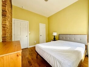 Furnished room/NOT APARTMENT, Unit 3 in Brooklyn, NY - Building Photo - Building Photo