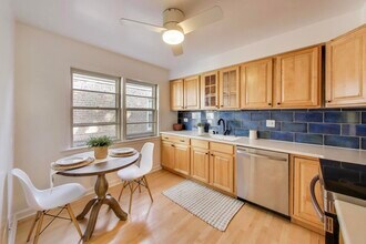 6053 N Keeler Ave in Chicago, IL - Building Photo - Building Photo