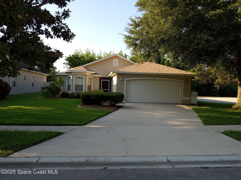 412 Hollow Glen Dr in Titusville, FL - Building Photo